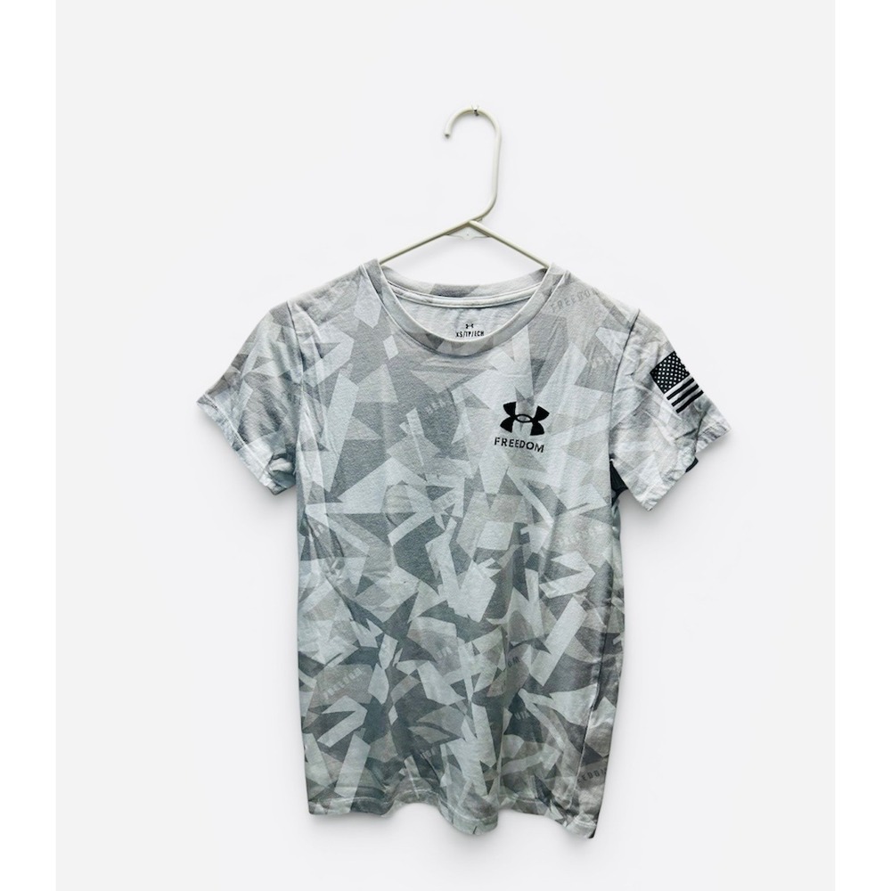 Under Armour Women's XS Gray Camo USA Flag Freedom Graphic T-Shirt